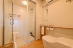 Shower rooms | Imauonotana-no-Ie