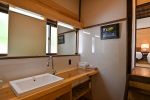 Shower Room & Vanity | Onfunayado Tomonyan