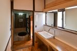 Shower Room & Vanity | Onfunayado Tomonyan