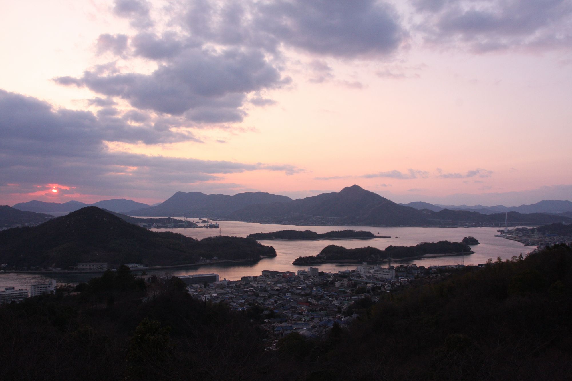 客室から夕日 / ホテルいんのしま