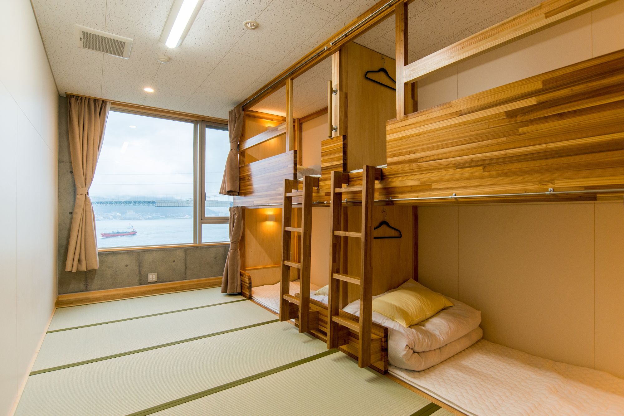 客室|海峡の風(下関市火の山ユースホステル)|下関/西日本の素敵な宿・高枕(たかまくら)