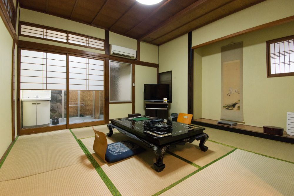 客室 / 別府のお宿 加賀屋