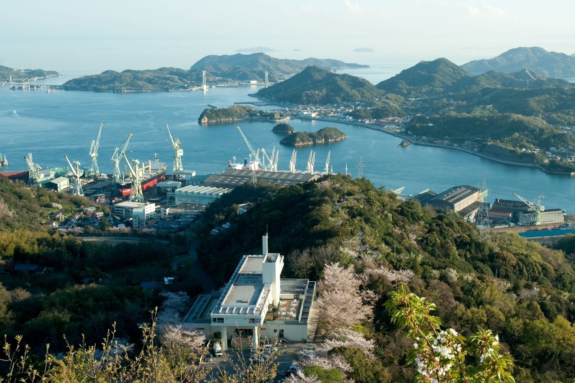 ホテルいんのしま　眼下に織りなす箱庭の風景と瀬戸内海の海の幸。