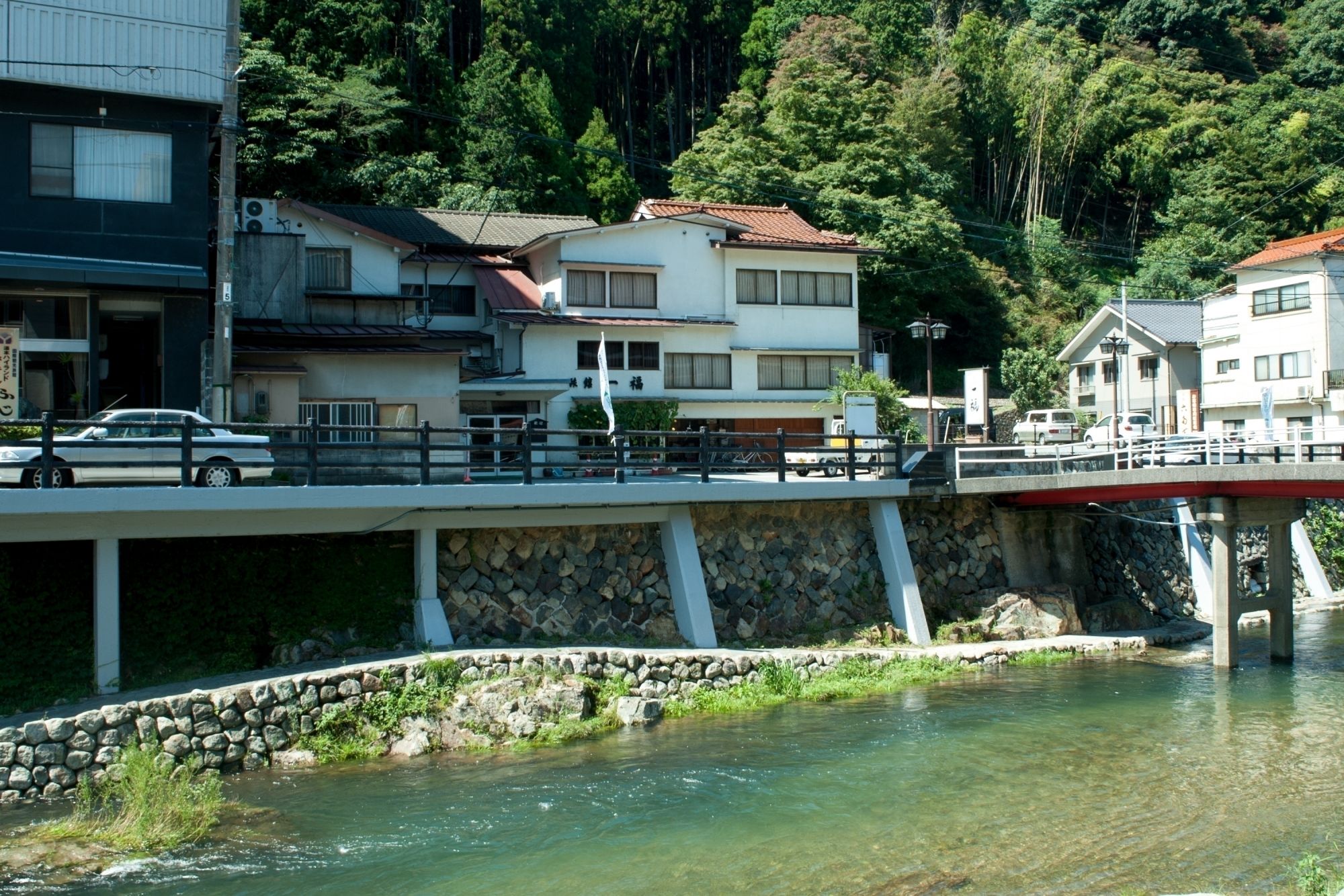 心安らぐ、源泉掛け流しのお湯が自慢の小ちゃな宿。　一福旅館