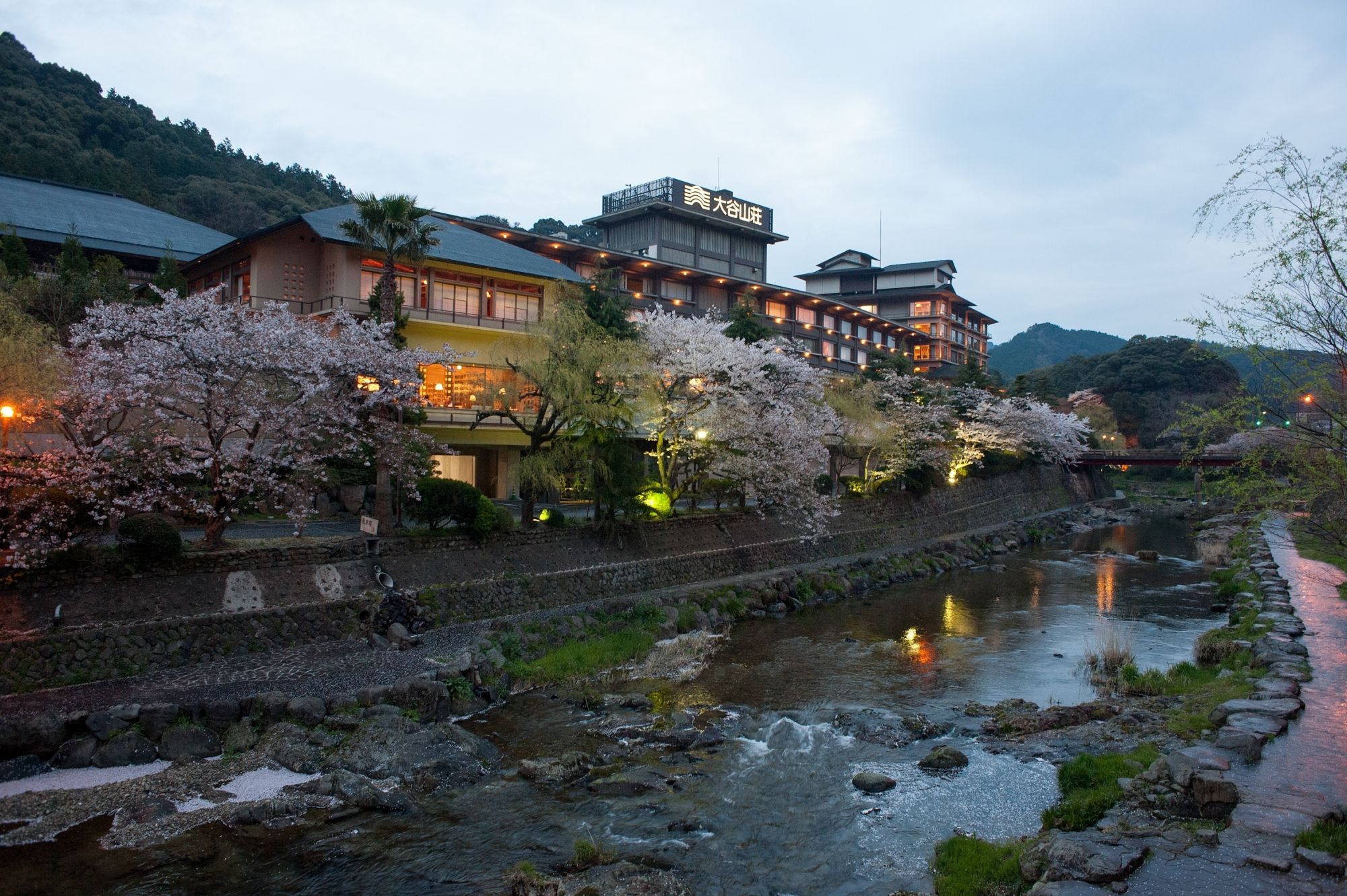 大谷山荘　山草花のおもてなし。