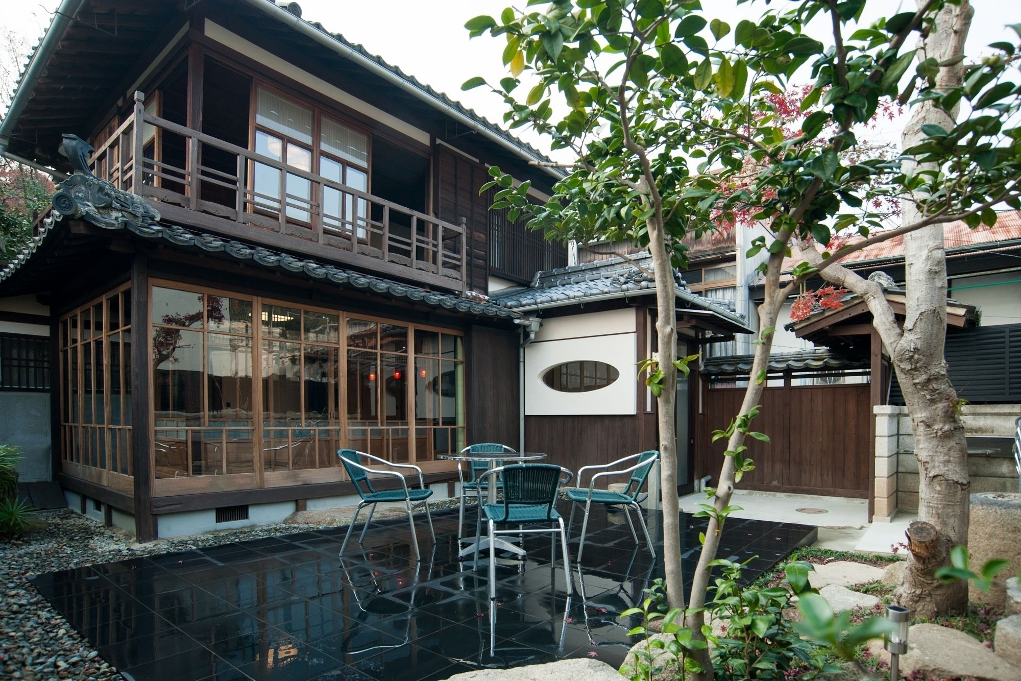 moons cafe　長江道沿いの古民家一棟貸しの宿。