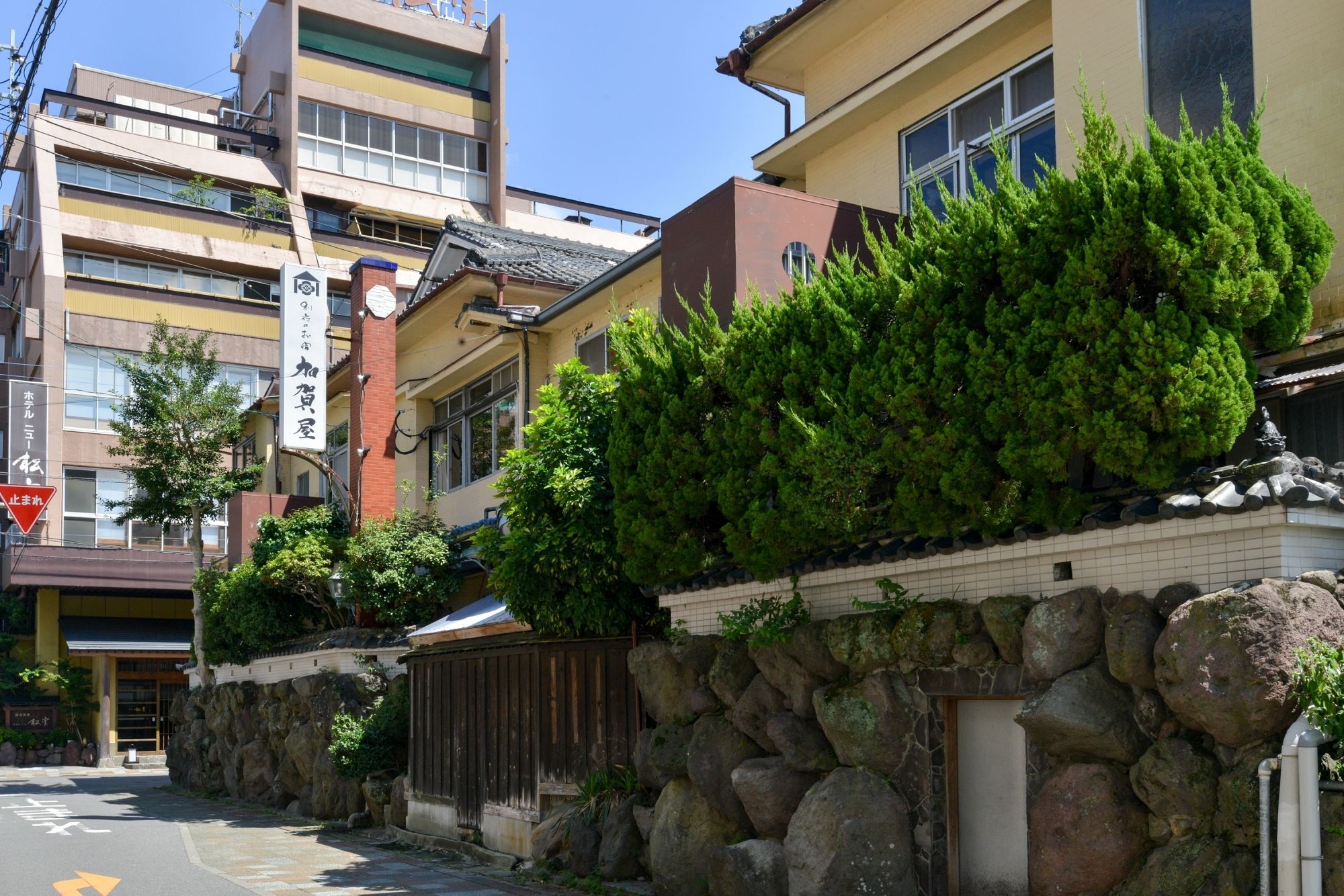 別府のお宿 加賀屋　どこか懐かしさを感じる昭和レトロな宿。