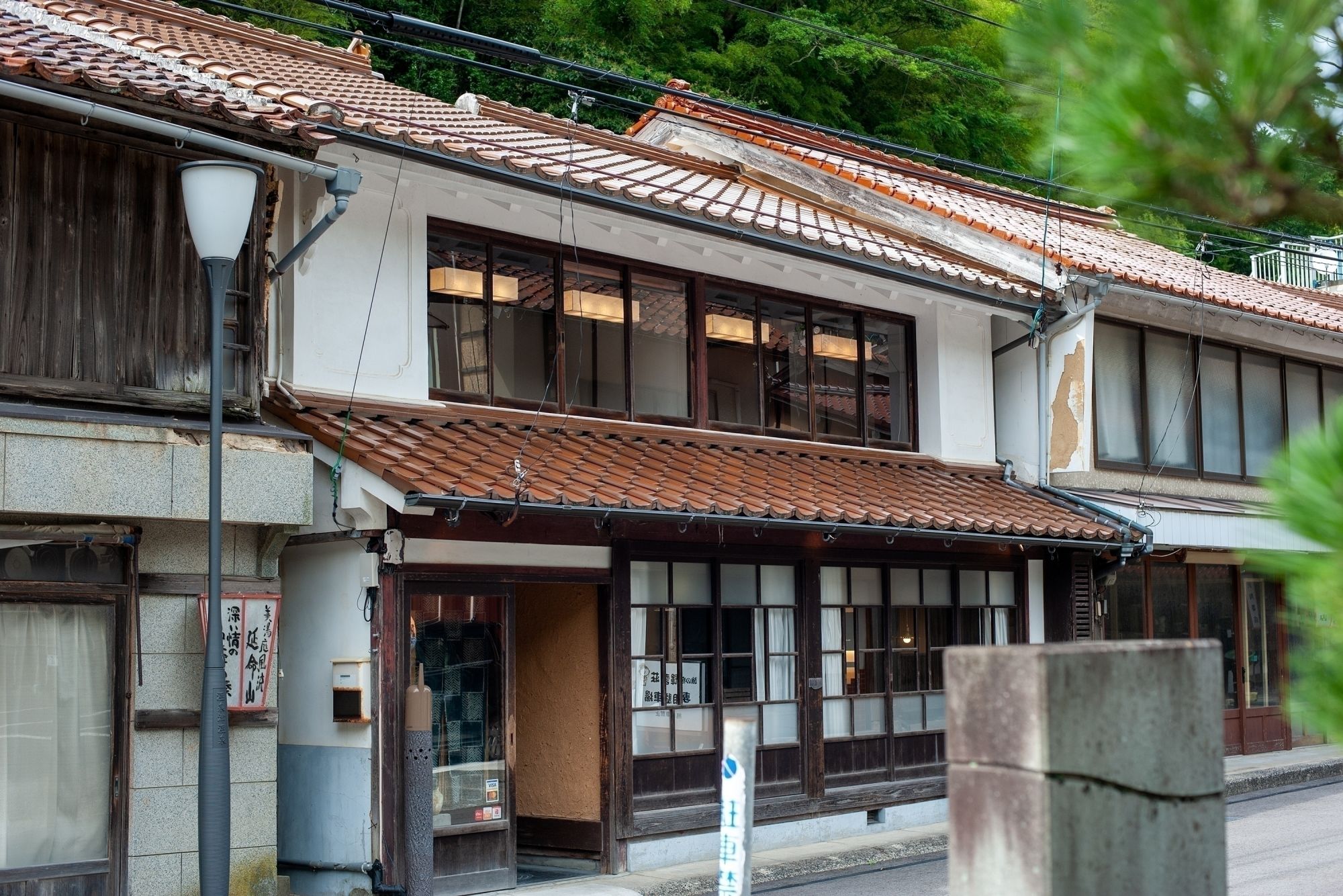 湯るり　世界遺産と温泉街、築百四十五年の古民家型ゲストハウス。