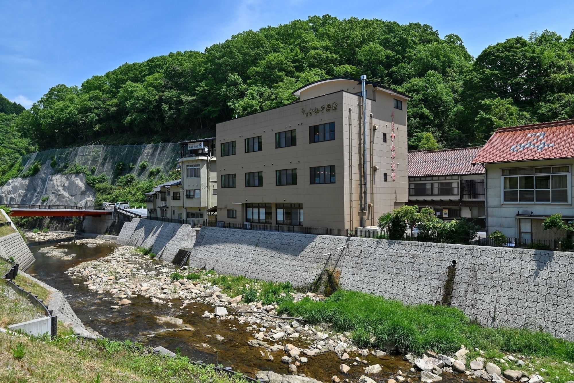 かめや旅館　美又の恵みを活かした温泉と料理が自慢の宿。