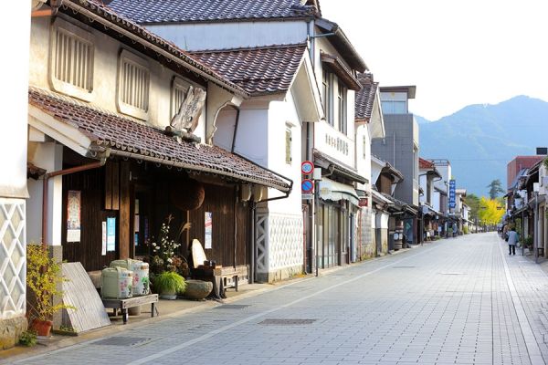 殿町（藩校養老館、鯉のいる堀、カトリック教会等）