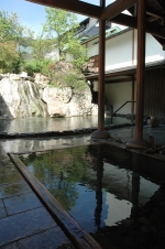 露天風呂“かがみの湯”（奥）